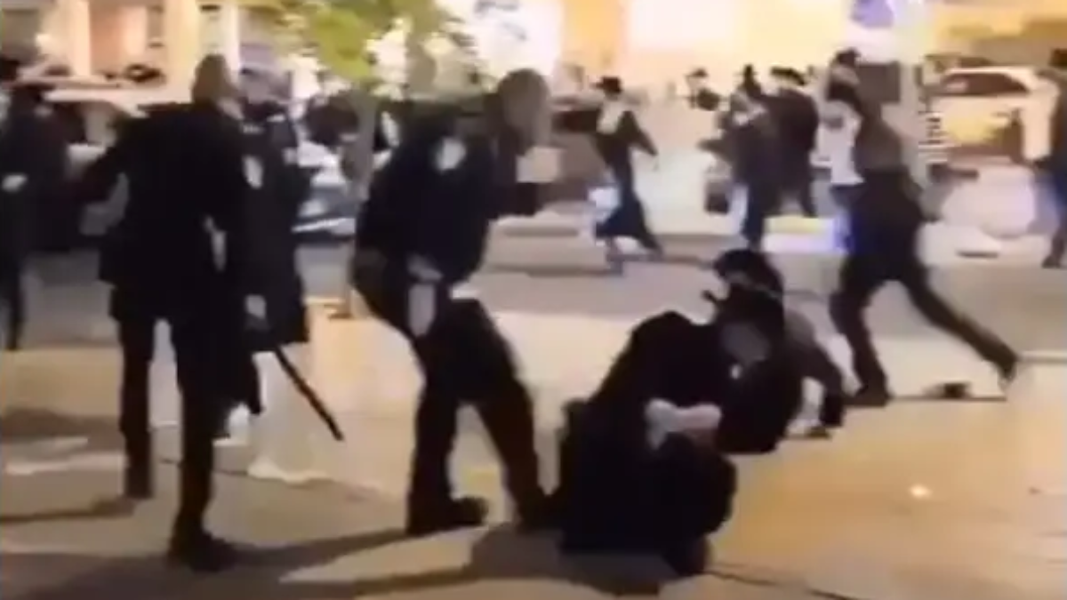 Video: Nielen Ukrajincov ale aj ortodoxných Židov mlátia keď nechcú slúžiť v izraelskej armáde