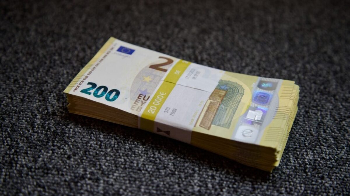 Švédska vláda navrhla v rámci nadchádzajúceho jesenného rozpočtu grant vo výške 30 000 eur pre každého migranta, ktorý sa chce vrátiť do svojej domovskej krajiny