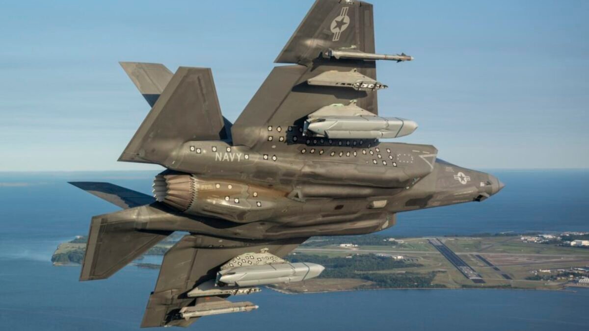 Američania testovali stíhačky F-35C s protilodnými raketami