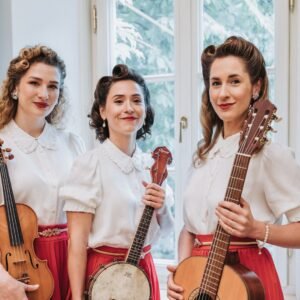 Hudobné vystúpenie Paper Moon Trio na Hurban Markete v Hurbanove