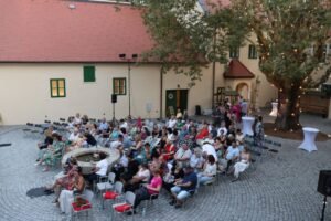 Divadlo pod holým nebom – Mandarínková izba
