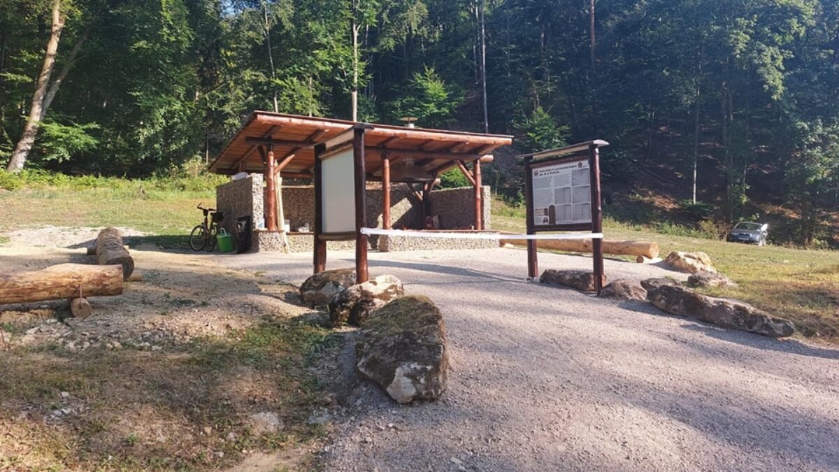 Nový prístrešok vo Dvoloch slúži verejnosti
