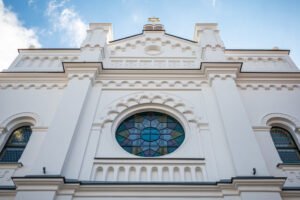Nový hudobný zážitok v Synagóge Senec: koncert „Bližšie k hudbe“ prináša inovatí...