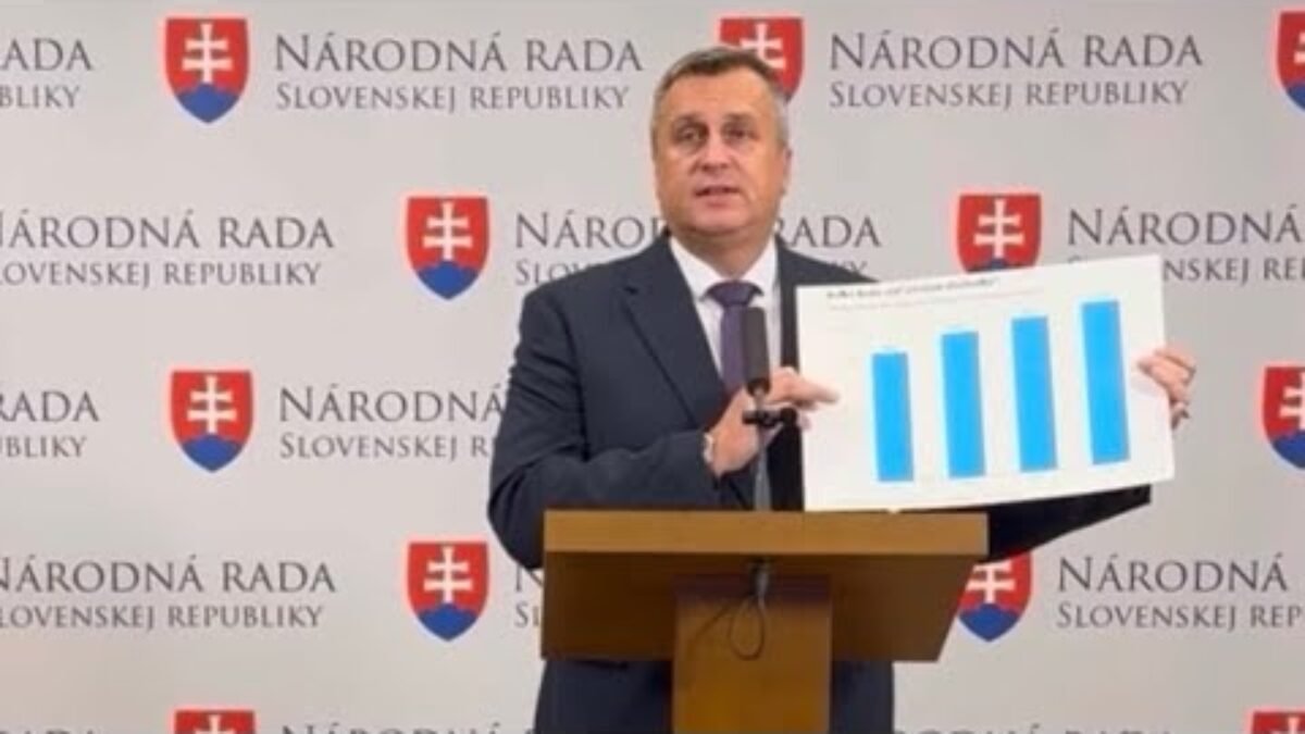 Lepším nastavením 13. dôchodku sa vie ušetriť a pomôcť dôchodcom rodičovským dôchodkom.
