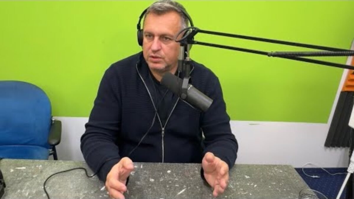 Útočia nám do Martiny Šimkovičovej a Petra Kotlára preto, lebo sami nepredstavili.