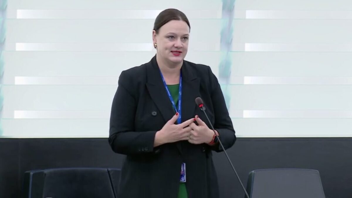 K. R. NEVEĎALOVÁ: PREČO SI KUPUJETE AUTO?