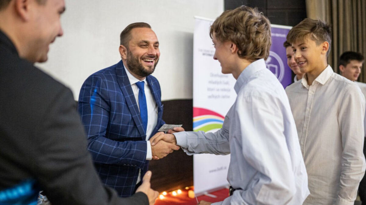 „DofE nám pomáha vo veciach, ktoré nás bavia,” odkazujú mladí z Bratislavského kraja 