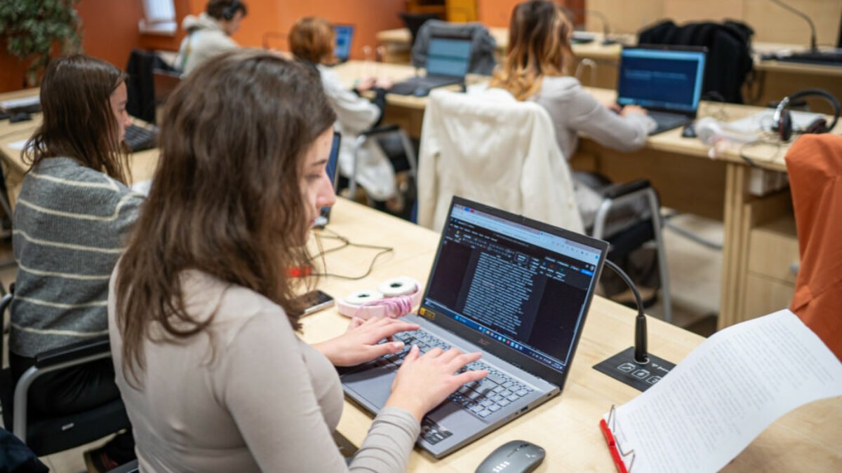 Slovenské rýchle prsty. Súťaž v spracovaní textu na počítači