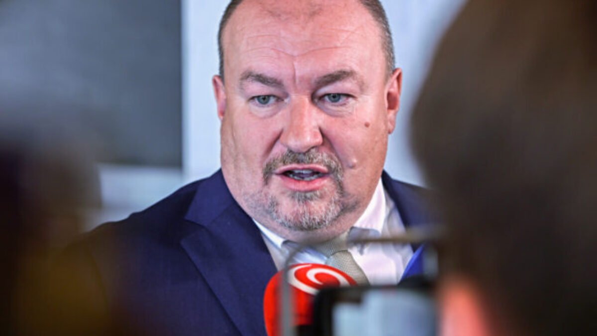 Huliak verí, že koalícia bude mať dosť hlasov na otvorenie schôdze, kde by zložil sľub jeho náhradník