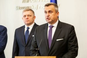 Fico a Danko sa pochytili na sociálnej sieti, šéf SNS premiérovi vyčíta podporu ...