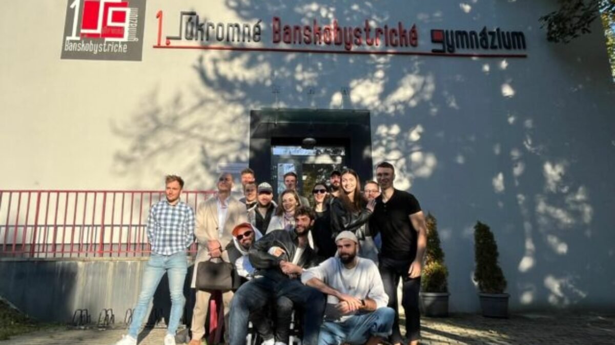 Gymnazisti z Trenčína a Banskej Bystrice zažili deň bez vyučovania