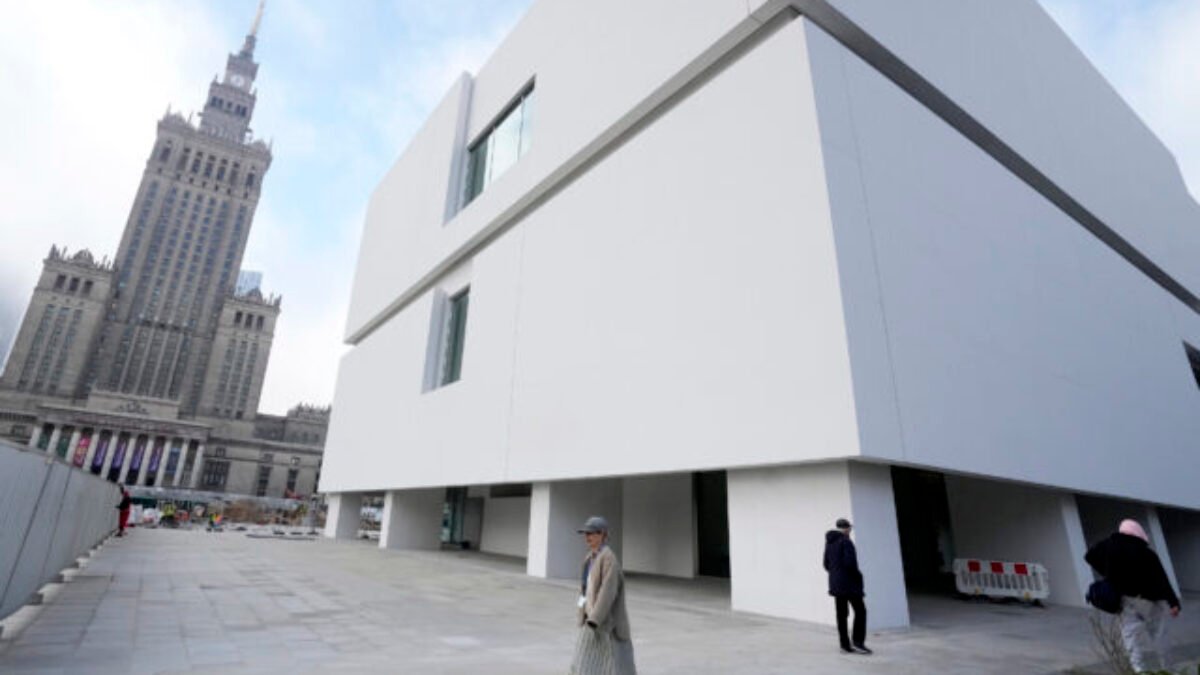 Vo Varšave otvorili nové múzeum moderného umenia, má byť symbolom otvorenosti a tolerancie