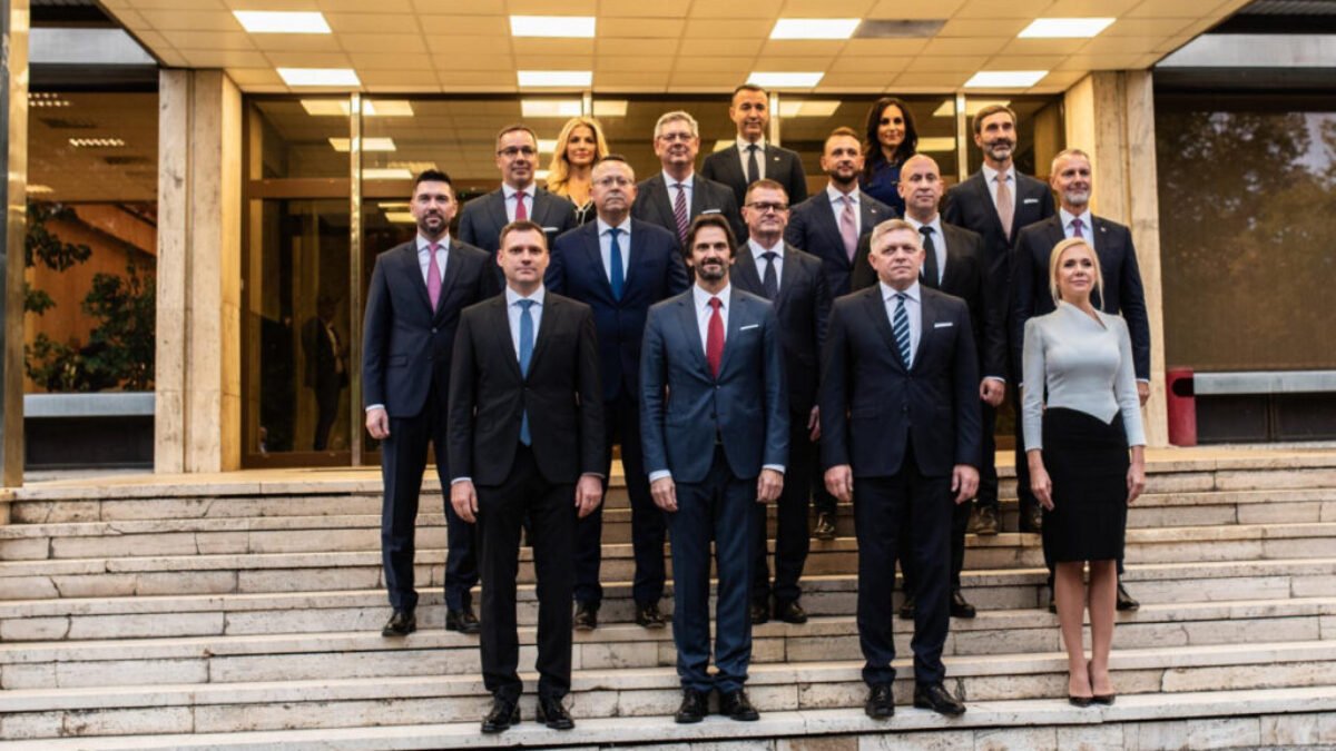 Ročné vládnutie štvrtej vlády Roberta Fica zásadným spôsobom ovplyvňovali domáce a zahraničné okolnosti