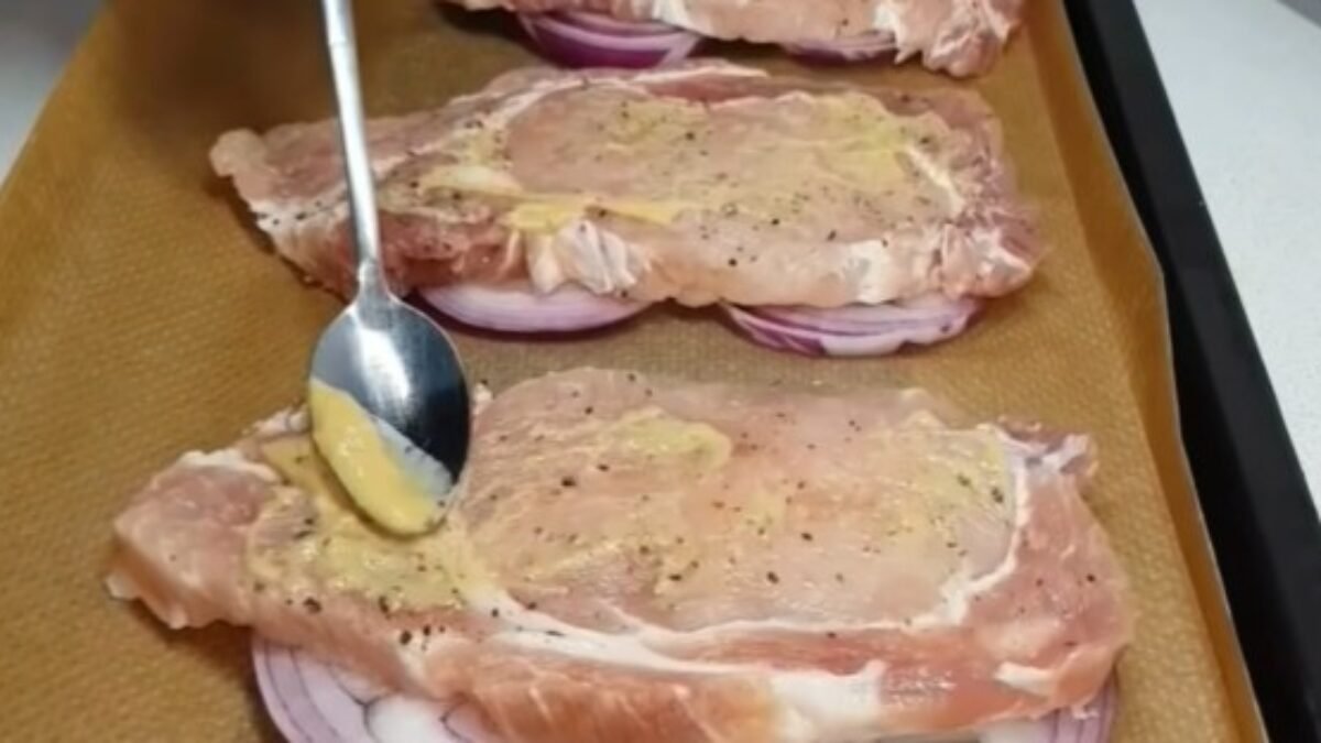 Vždy skvelá, zapečená ŠMAKOTINA strýka krčmára: Tieto vyprážané rezne sa na toto ani z veľkej diaľky nechytajú!