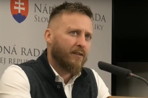 Kotlárovi dávajú v Nemecku za pravdu: Ochranný efekt očkovania mRNA trikrát horš...