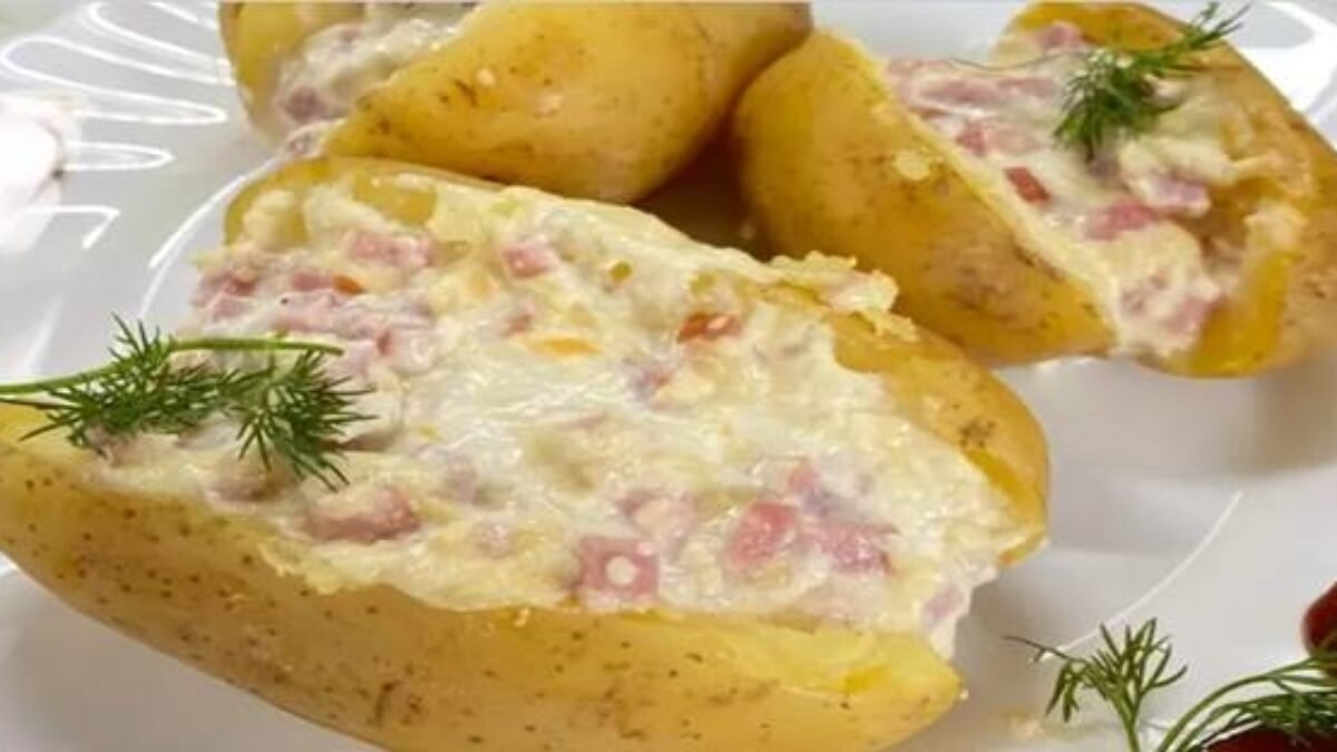 Plnené chutné zemiaky, so šunkou a syrom: Jednoduchá dobrota, ktorá naozaj stojí za to!