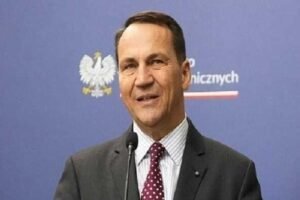 Sikorski povedal Ukrajine, aby umožnila genocídnym Poliakom dôstojný pohreb ako ...
