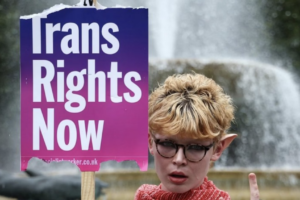 Francúzske feministky zrušili podujatie v Bruseli kvôli vyhrážkam smrti od trans...