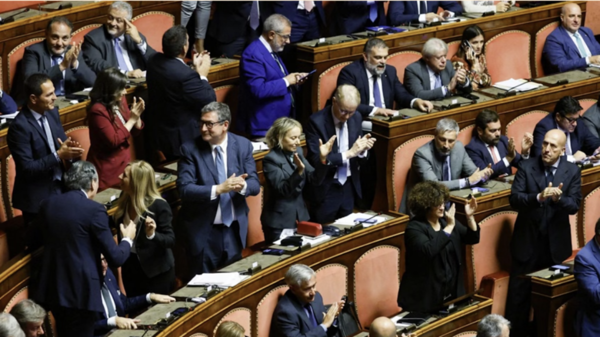 Taliansko schválilo zákon kriminalizujúci náhradné materstvo