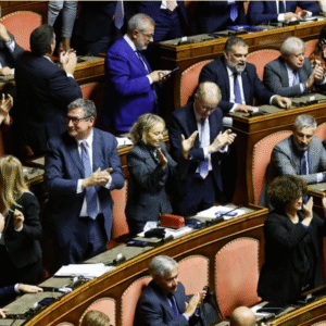 Taliansko schválilo zákon kriminalizujúci náhradné materstvo