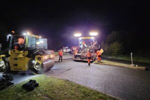 Opravujeme kruhový objazd v Senci. Práce prebiehali aj v noci