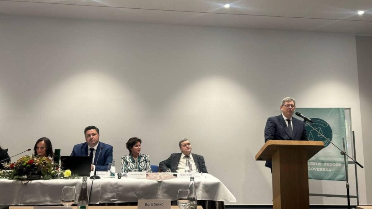 SUDCOV BERIEME AKO ROVNOCENNÝCH PARTNEROV 

 V uplynulých dňoch som mal možnosť na Štrbskom Plese diskutovať so sudcami o reforme justície, trestnej politi…