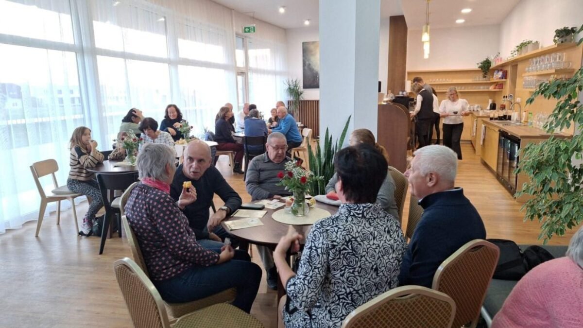 Považská Bystrica: KAVIAREŇ U MAMY JE POSLEDNÝM DIELIKOM PASTORAČNÉHO CENTRA NA SÍDLISKU ROZKVET 

Farnosť Považská Bystrica – Rozkvet v auguste tohto roka ukončila výstavbu …