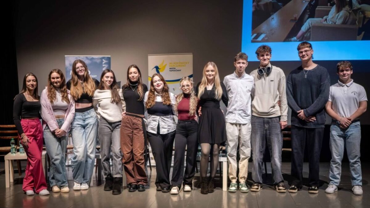 Topoľčany: BLIŽŠIE K TEENS, BLIŽŠIE K MLADÝM
Topoľčianska kinosála sa dnes zaplnila stredoškolákmi, ale aj žiakmi ZŠ z vyšších ročníkov, aby sme spoločne debatovali, v…