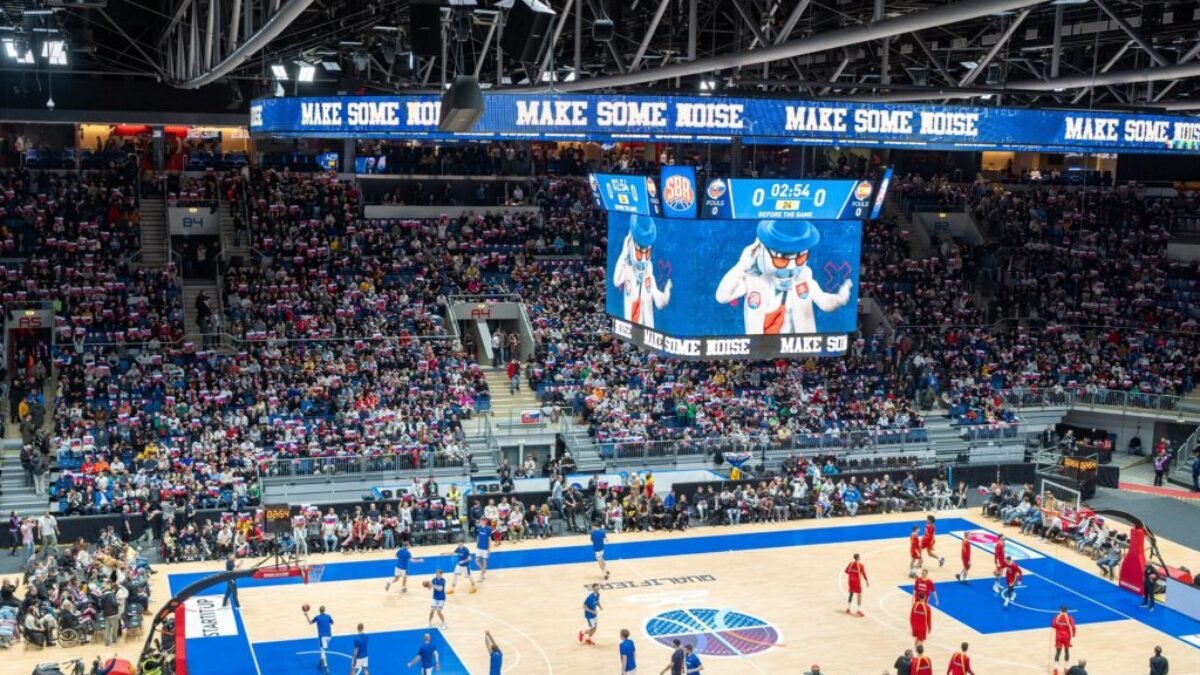 ZÁPAS SLOVENSKA SO ŠPANIELSKOM VYPREDAL TIPOS ARÉNU 

Dnešný duel medzi slovenskými basketbalistami a úradujúcimi majstrami Európy zo Španielska bol nielen …