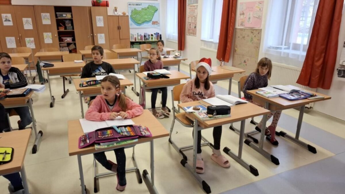 Matica Slovenská: Krajanské múzeum Matice slovenskej spustilo nový projekt, v ktorom si slovenskí štvrtáci zo ZŠ v Bratislave budú vymieňať listy so žiakmi z obce Slovenský Komló…