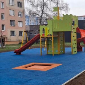 Topoľčany: FINIŠUJEME! 
Detské ihrisko na Bernolákovej ulici už má novú dopadovú...