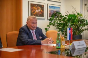 Bratislavskú župu navštívil bývalý prezident Rudolf Schuster