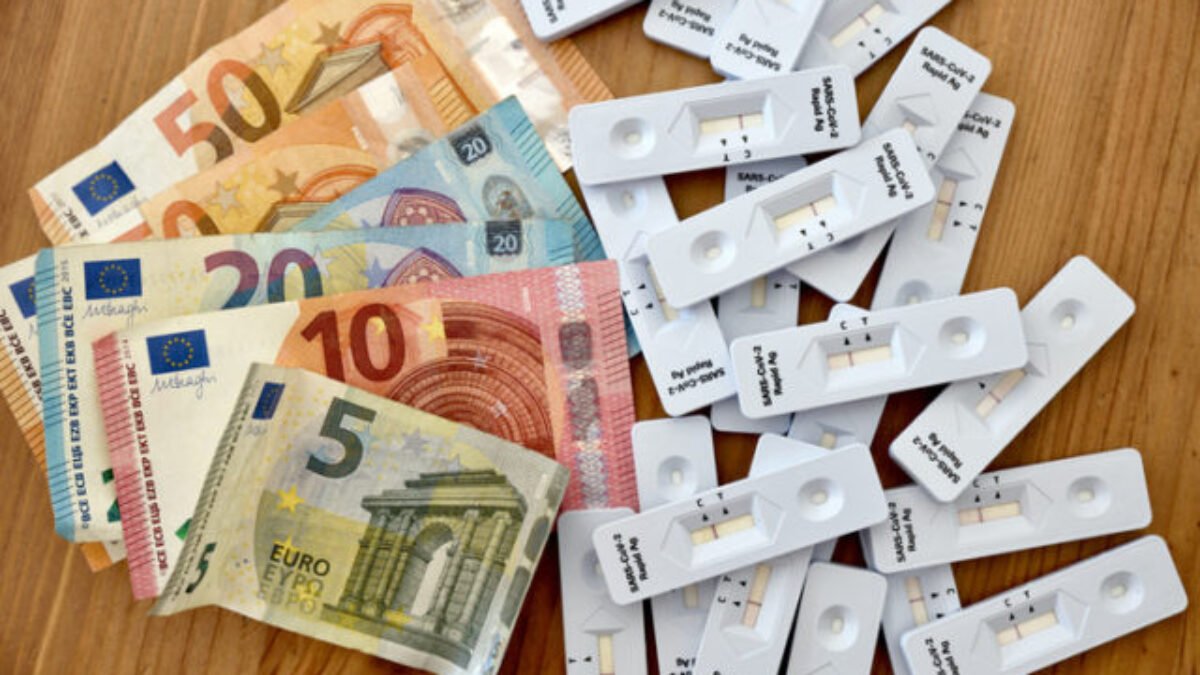Vláda schválila návrh o finančnom odškodnení osôb, ktoré dostali pokutu pre nedodržané opatrenia počas pandémie