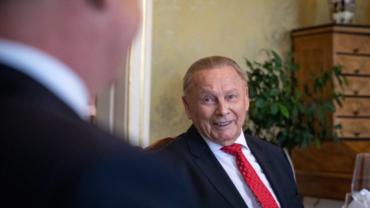 Exprezident Schuster je zvedavý na sľuby Trumpa o ukončení konfliktu na Ukrajine, pre Slovensko je dôležité členstvo v NATO (video+foto)