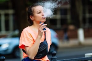 Slovensko zvažuje zákaz jednorazových e-cigariet, cieľom je ochrana detí pred ni...