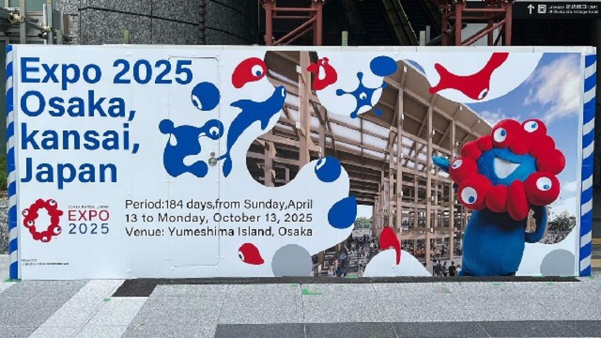 Československá posádka vyrazila na historických autách do japonskej Osaky, inšpirovali sa legendárnou výpravou