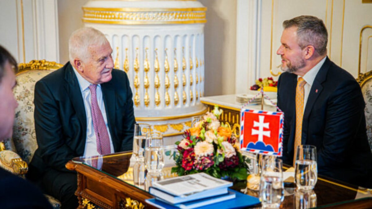 Pellegrini sa stretol s českým exprezidentom Klausom a jeho manželkou, opísal ho ako inšpiratívnu osobnosť (foto)