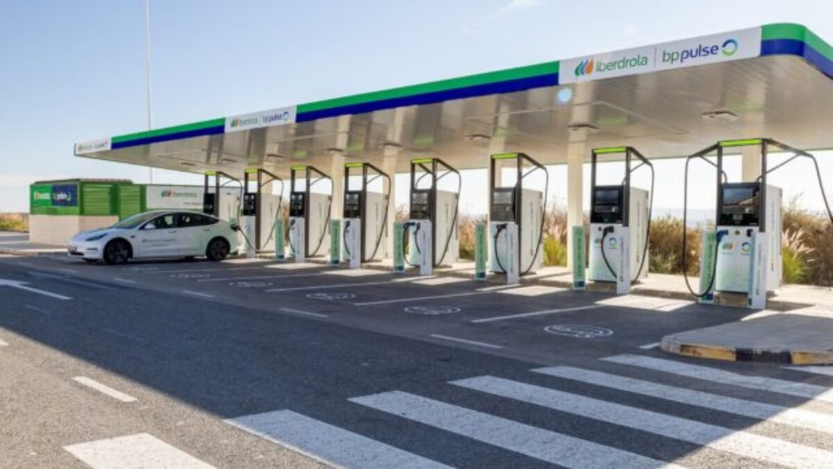 Elektromobilita: DKV Mobility rozširuje svoju sieť nabíjacích miest pre elektromobily o viac ako 550 nabíjacích miest v Španielsku