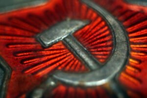 Českí poslanci schválili zákaz propagácie komunizmu, nový zákon by mohol platiť ...