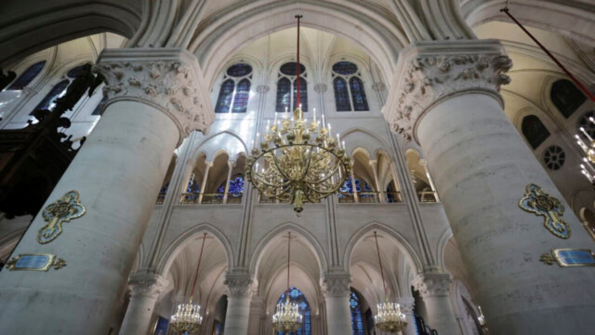 Katedrála Notre-Dame päť rokov po požiari znova otvára svoje brány – FOTO