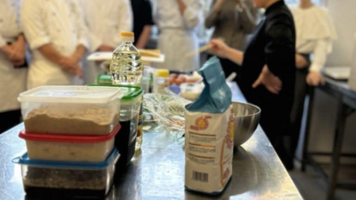Na župnej Hotelovej akadémii Mikovíniho sa uskutočnil jedinečný workshop japonskej kuchyne