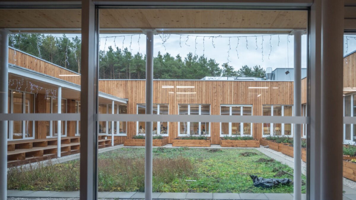 Nová základná škola v Lozorne je architektonický skvost. Je výsledkom dobrej spolupráce medzi krajom a obcou
