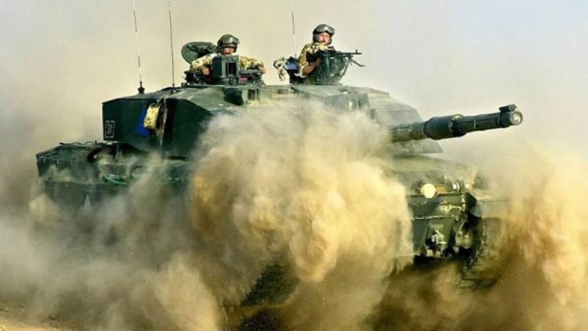 Video: Ďalší britský tank Challenger 2 bol zničený kamikadze dronom v Kurskej oblasti