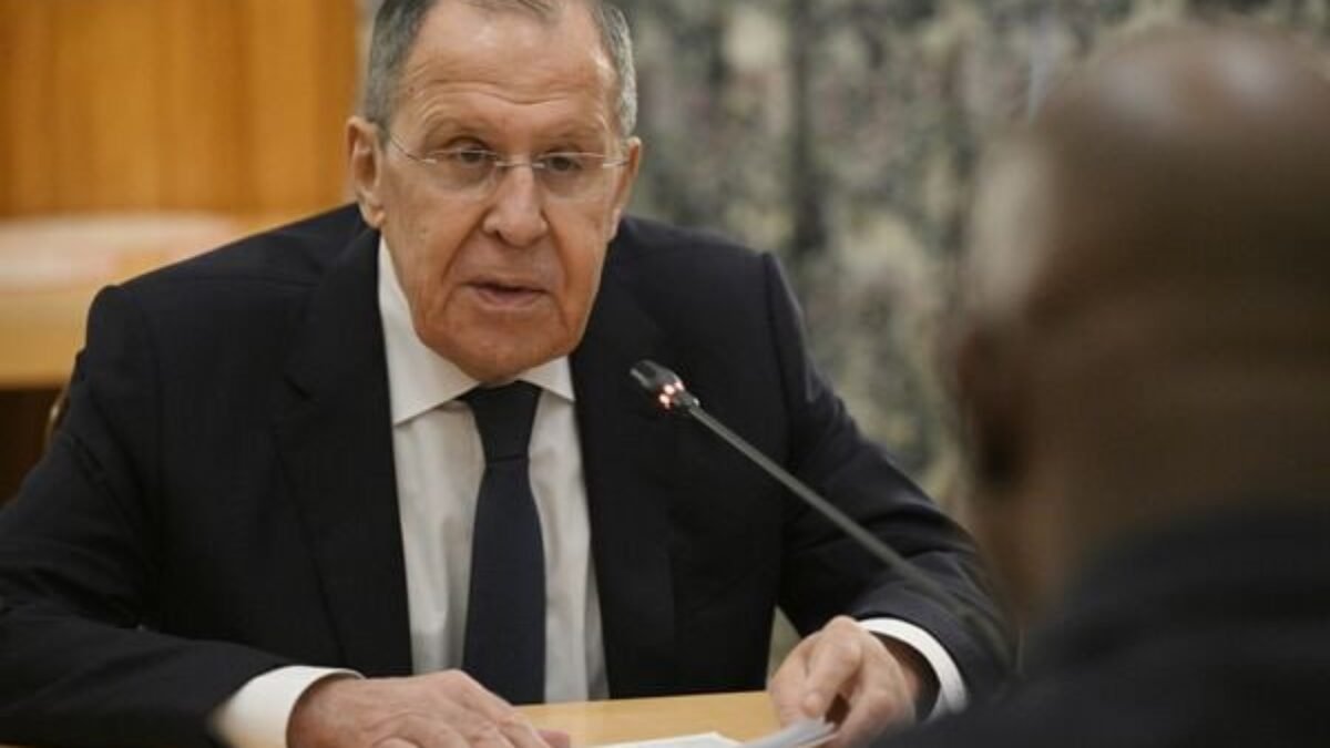 Lavrov: Žiadne riešenie konfliktu na Ukrajine nebude trvalé bez odstránenia jeho príčin