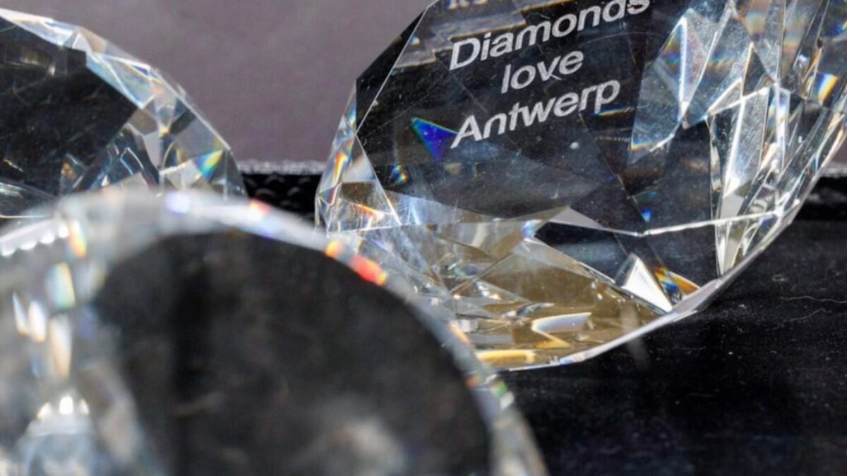 Obchod s diamantmi v Antverpách čelí kolapsu