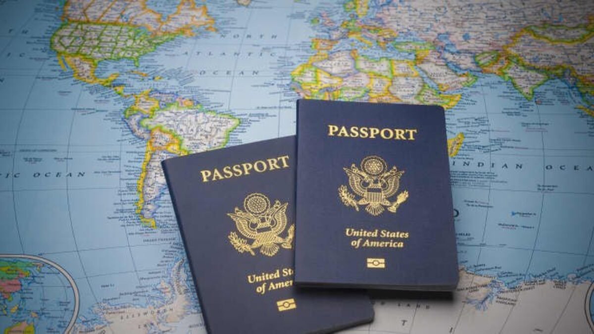 Rekordný počet Američanov, zo strachu z nepokojov bez ohľadu na výsledok prezidentských volieb plánuje opustiť krajinu
