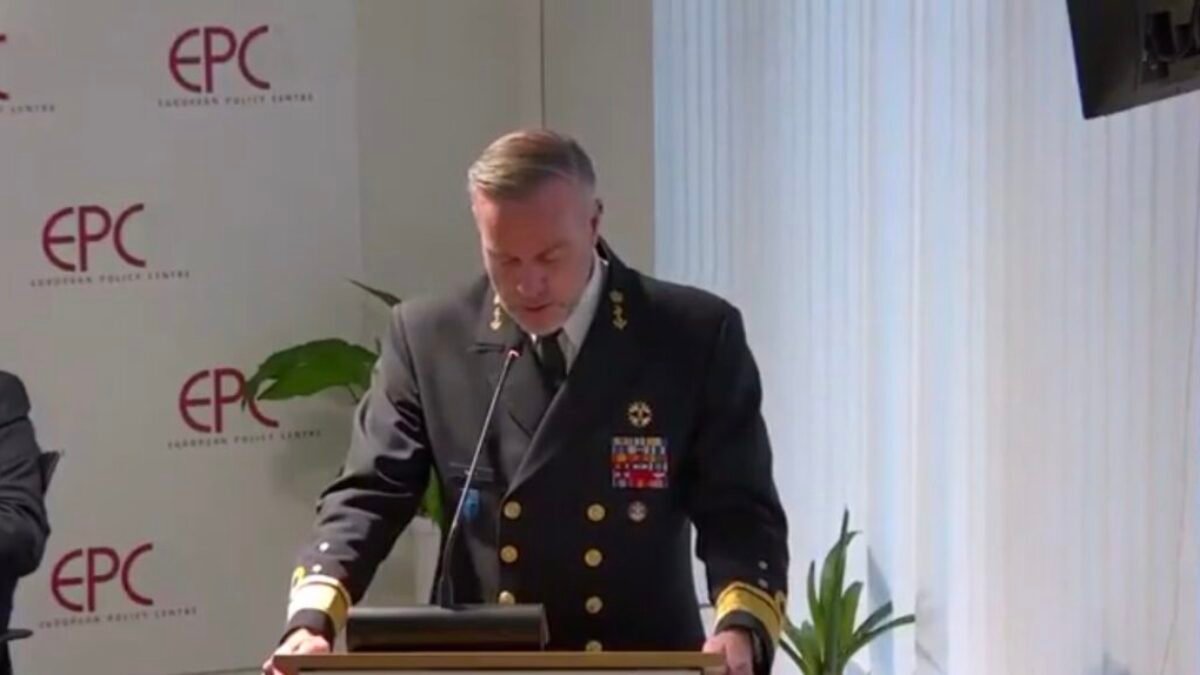 NATO radí spoločnostiam, aby sa pripravili na „vojnový scenár“