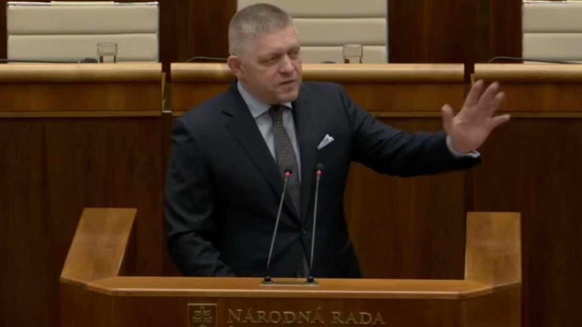 R. FICO: EÚ DVOJITÝCH METROV SA ANI PO EUROVOĽBÁCH NESKONČILA