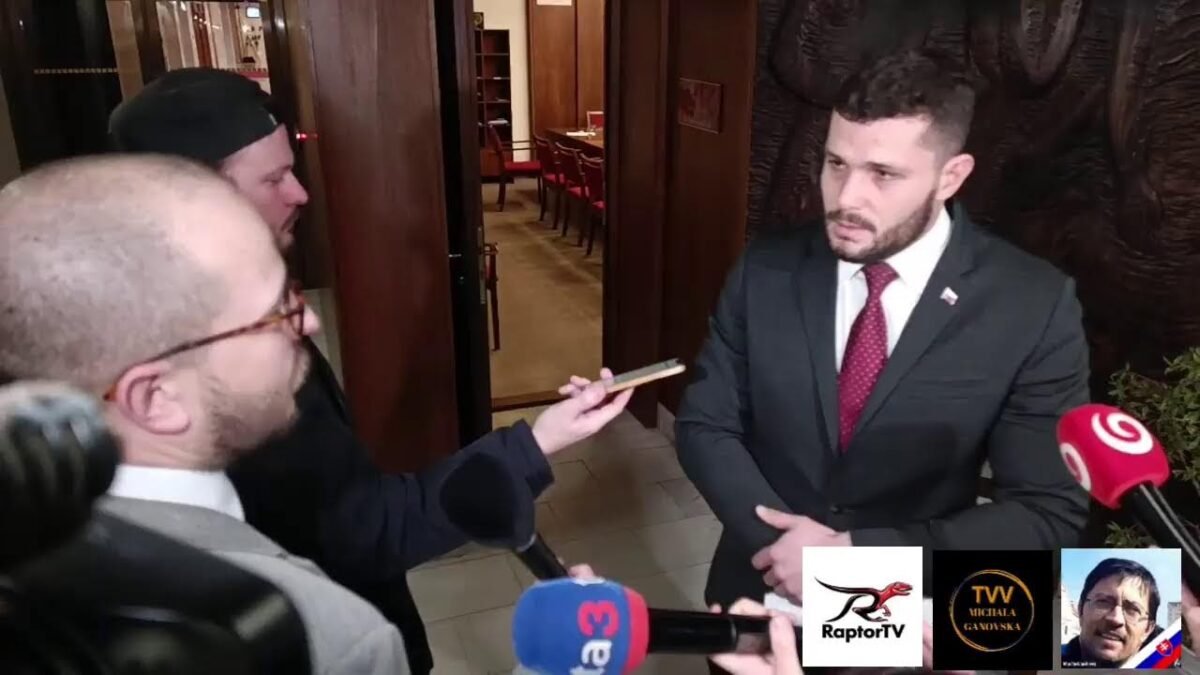 RICHARD GLÜCK UTREL PODLAHU s dotieravými ,,novinármi“