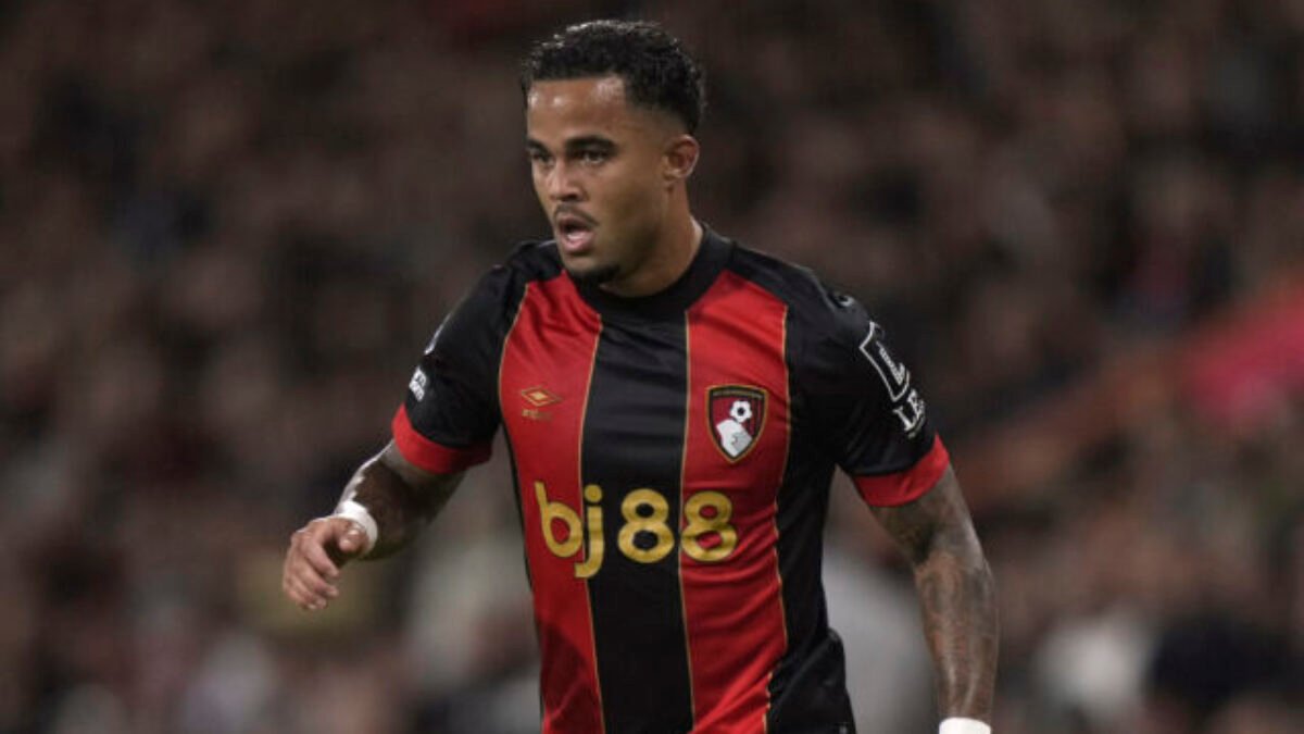 Syn holandskej legendy Kluivert sa zapísal do histórie Premier League, zaznamenal hetrik z pokutových kopov
